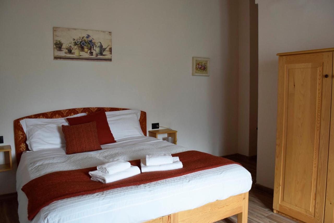 La Tana Del Tasso Rooms&Breakfast Camerata Cornello Екстериор снимка