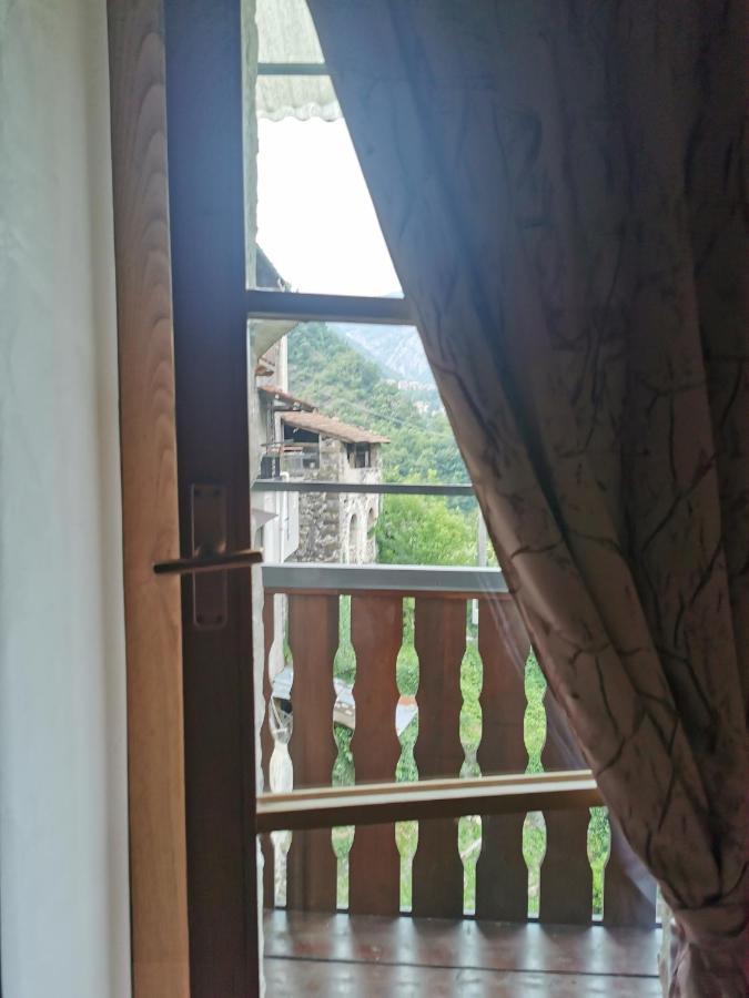 La Tana Del Tasso Rooms&Breakfast Camerata Cornello Екстериор снимка