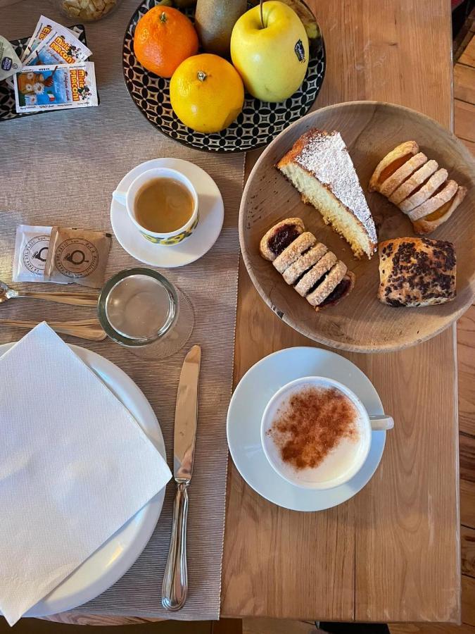 La Tana Del Tasso Rooms&Breakfast Camerata Cornello Екстериор снимка