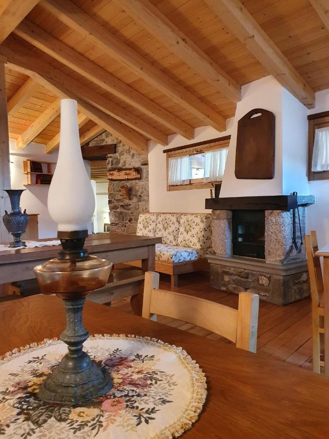 La Tana Del Tasso Rooms&Breakfast Camerata Cornello Екстериор снимка